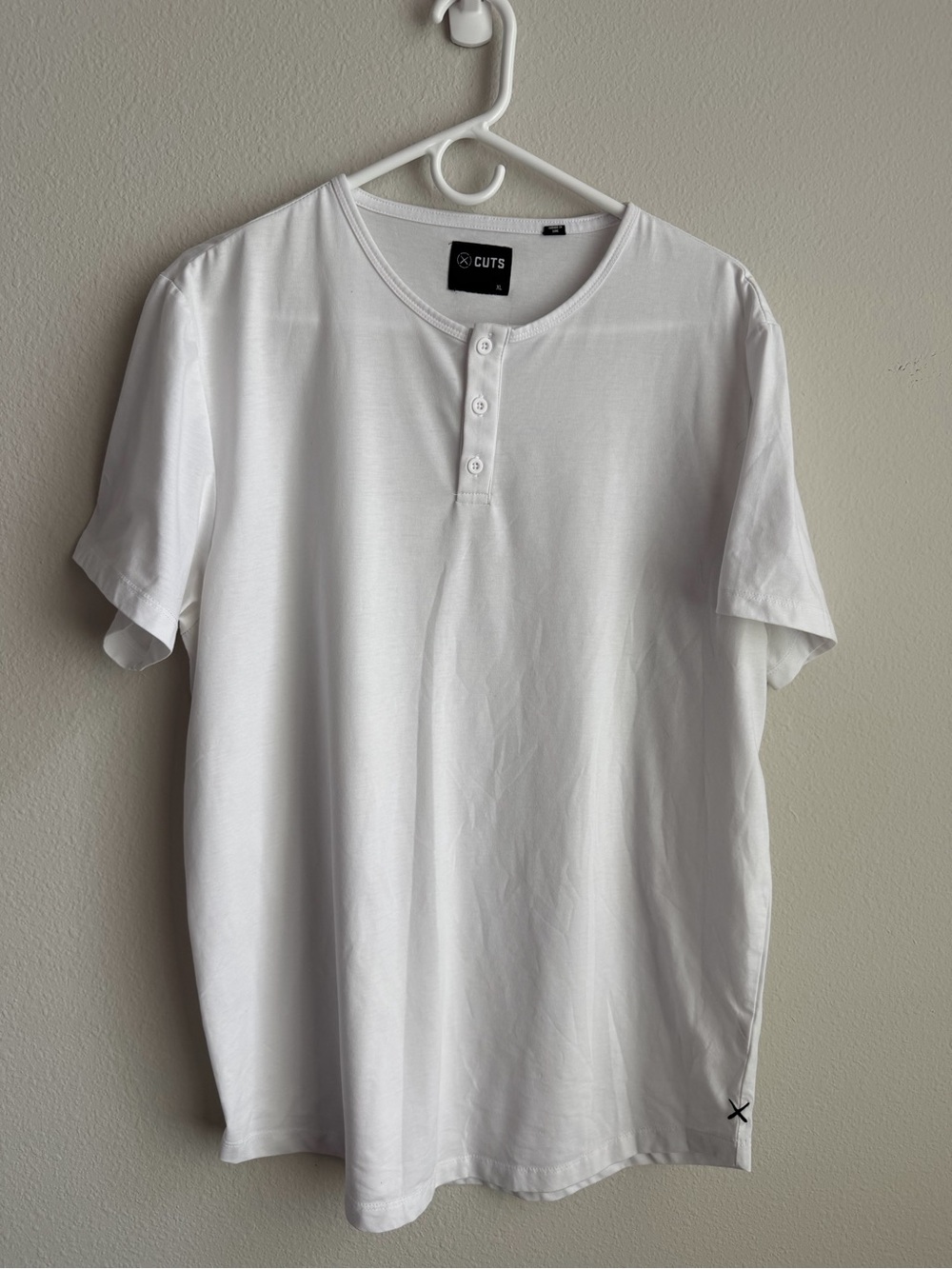 Cuts Clothing AO Curve-Hem Henley Tee White XL